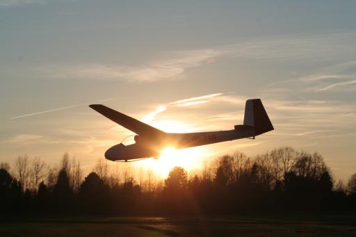 03  Landing bij zonsondergang