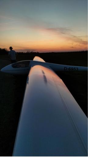 043 After sunset, dreaming about the past day    Andrik Vivignis